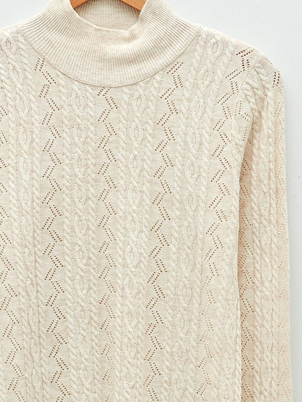 Ekru Yarım Balıkçı Yaka Kendinden Desenli Uzun Kollu Kadın Triko Kazak-7
