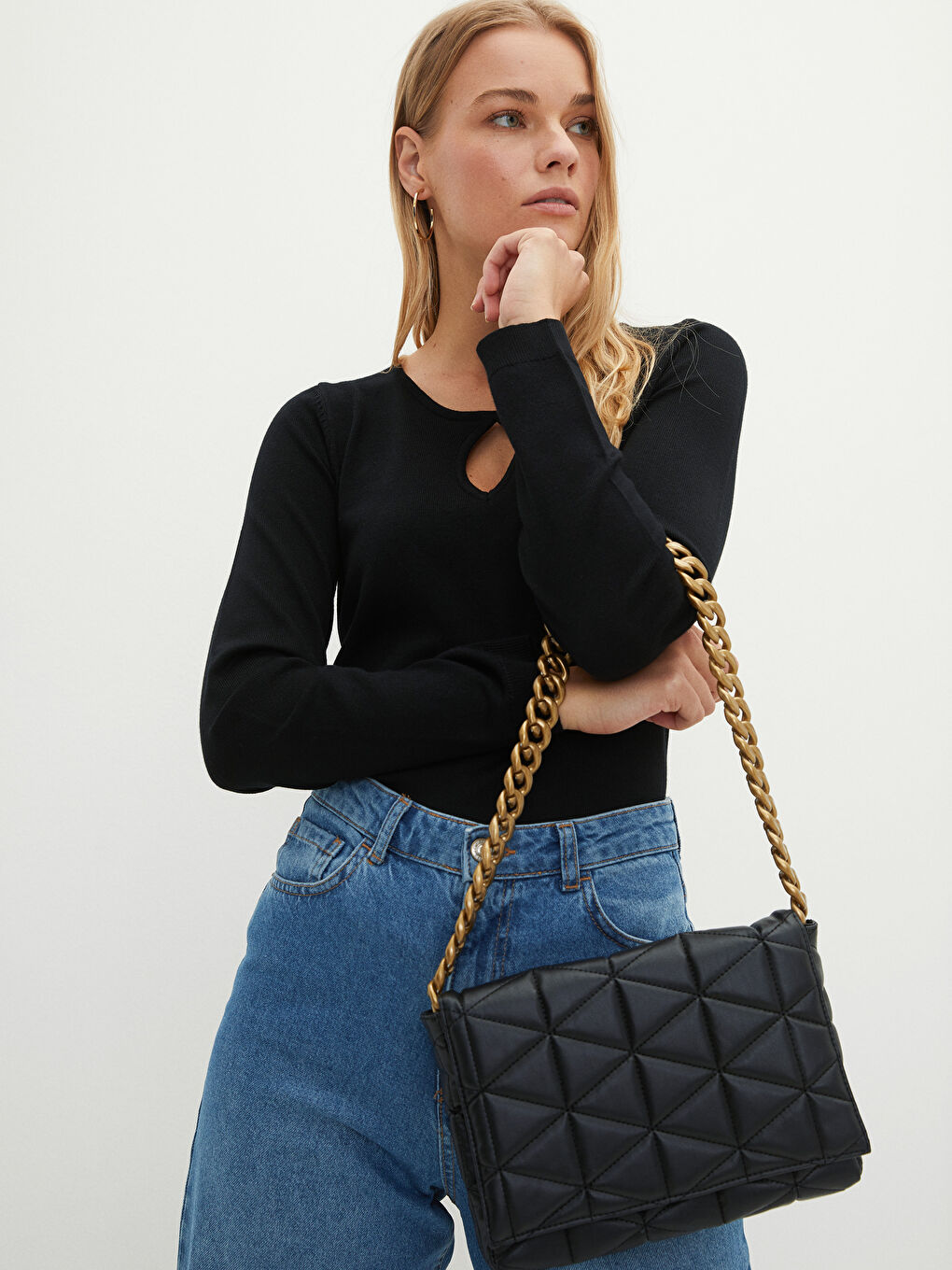 حقيبة يد مبطنة بسلسلة بمظهر الجلد للسيدات