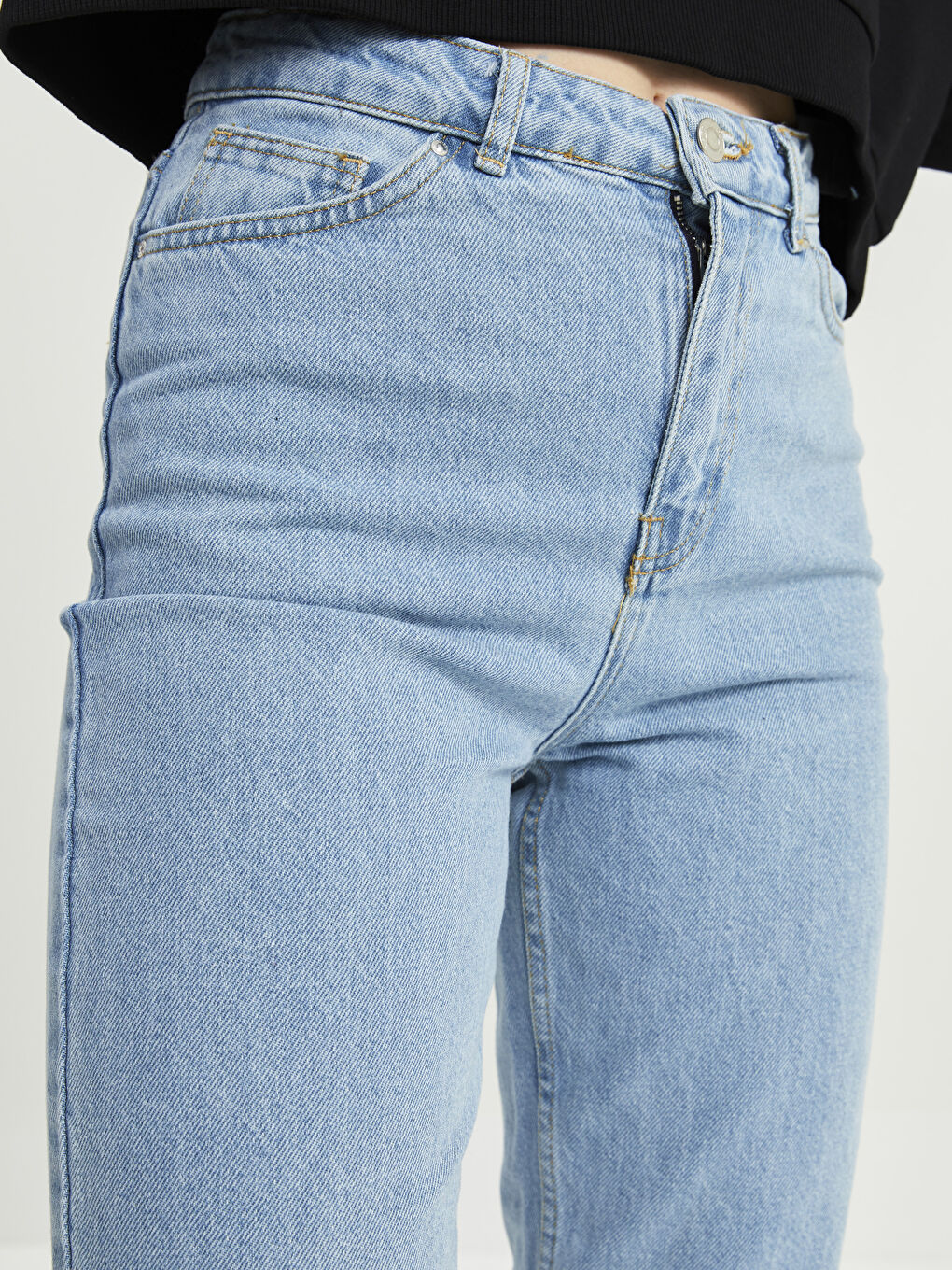 XSIDE Açık Mavi Mom Fit Düz Cep Detaylı Kadın Jean Pantolon - 3