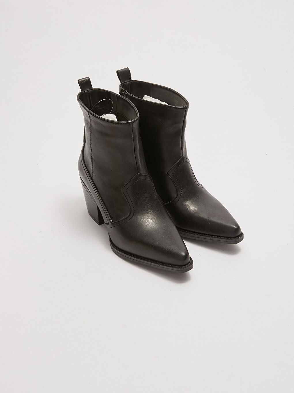 Siyah Deri Görünümlü Sivri Burun Kadın Topuklu Bot