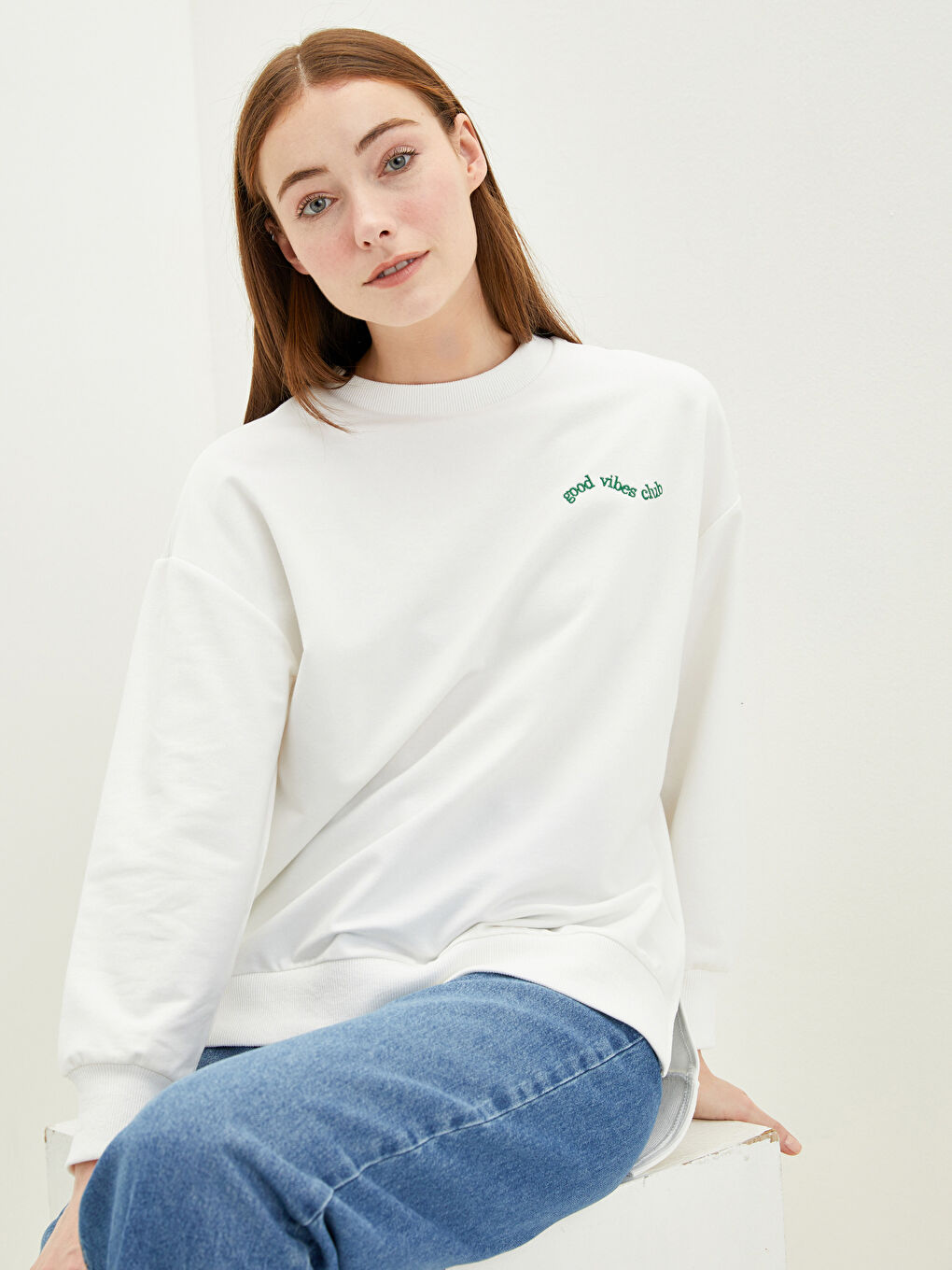 Crew Neck Embroidered Long Sleeve Women's Sweatshirt-2