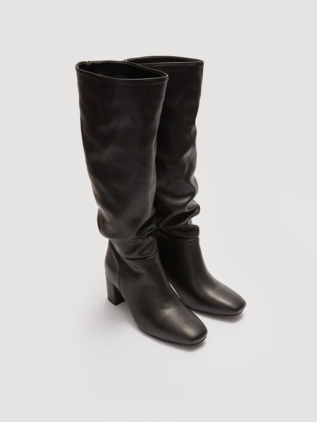 Siyah Deri Görünümlü Kadın Topuklu Çizme-1