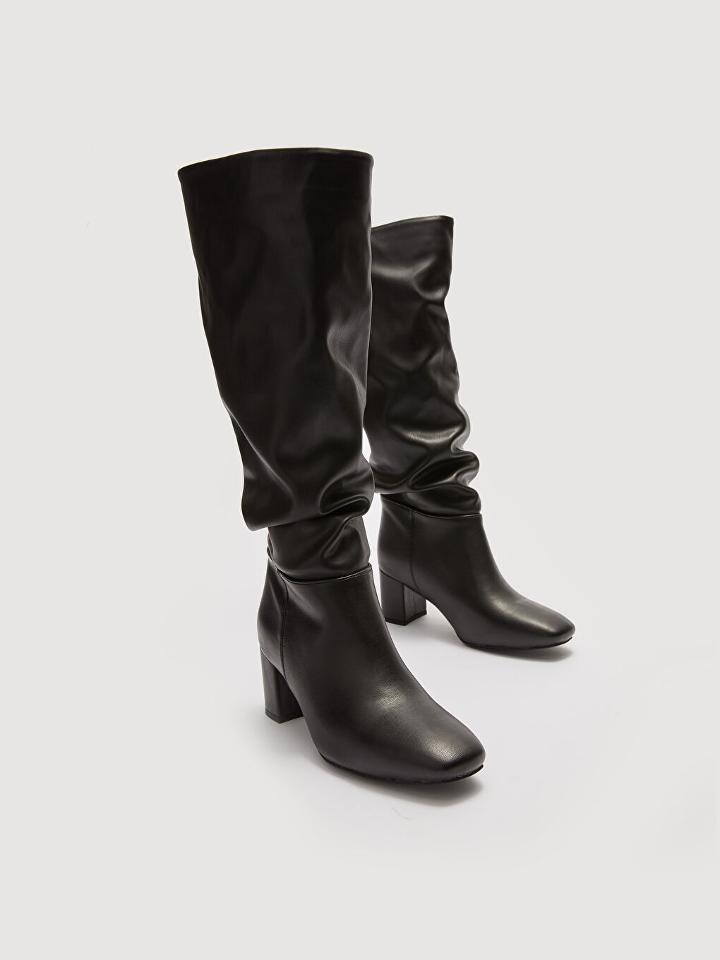 Siyah Deri Görünümlü Kadın Topuklu Çizme-3