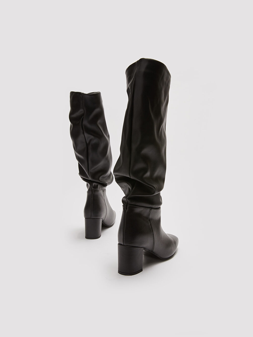 Siyah Deri Görünümlü Kadın Topuklu Çizme-5