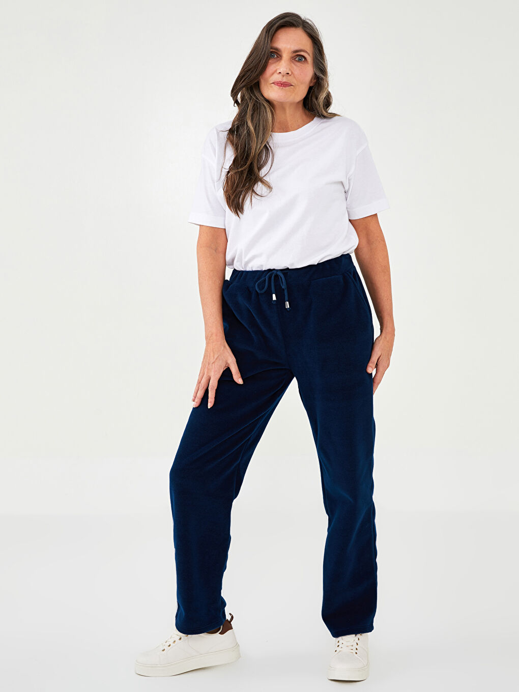 Pantaloni de trening din polar cu talie elastică și buzunare plate detaliate pentru Femei-2