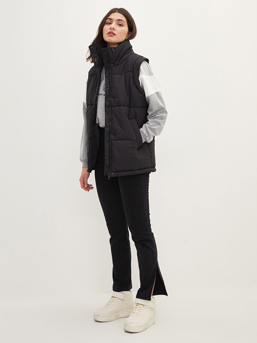 Siyah Dik Yaka Düz Cep Detaylı Kadın Şişme Yelek-3