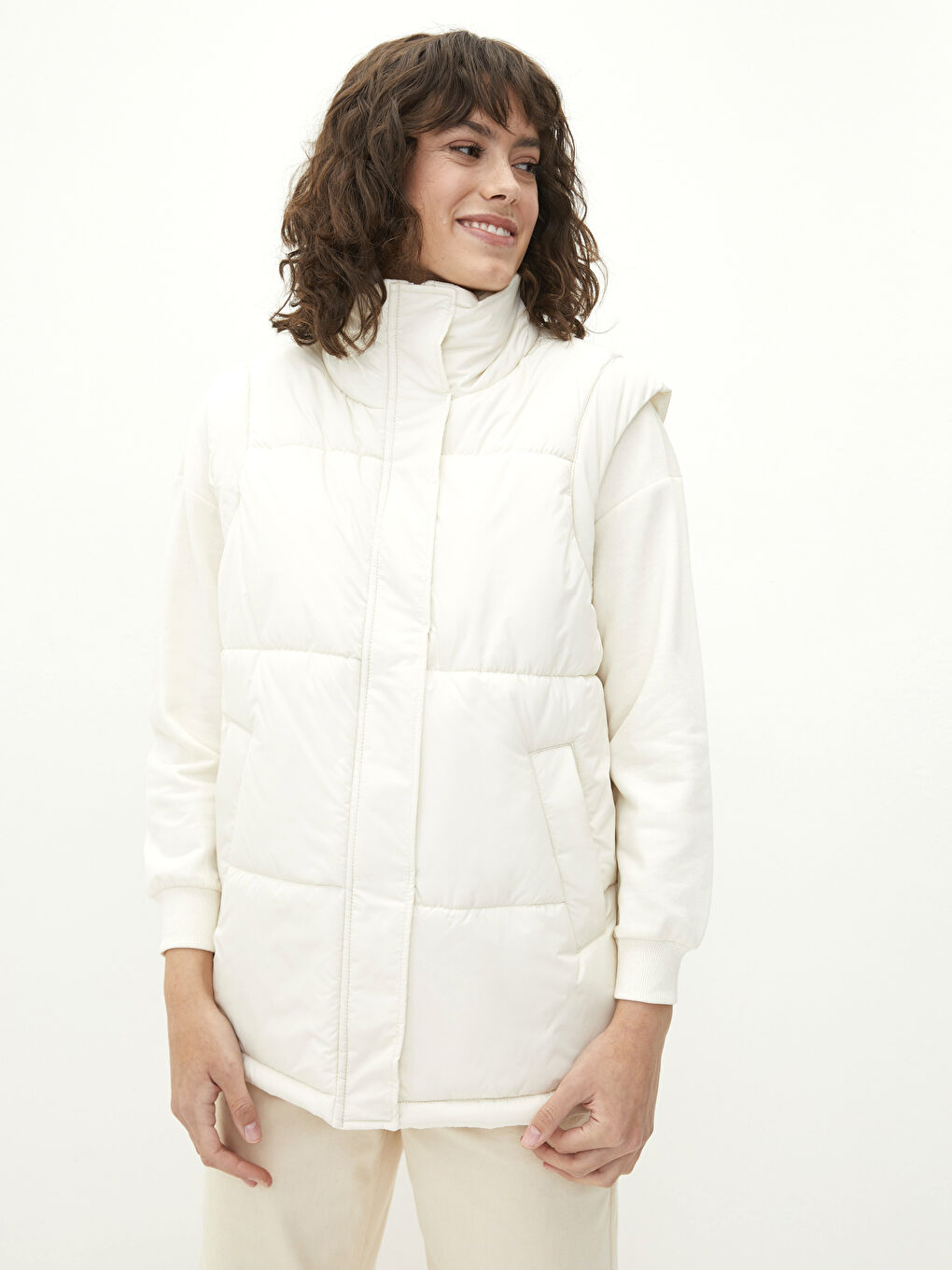 Ekru Dik Yaka Düz Cep Detaylı Kadın Şişme Yelek-1