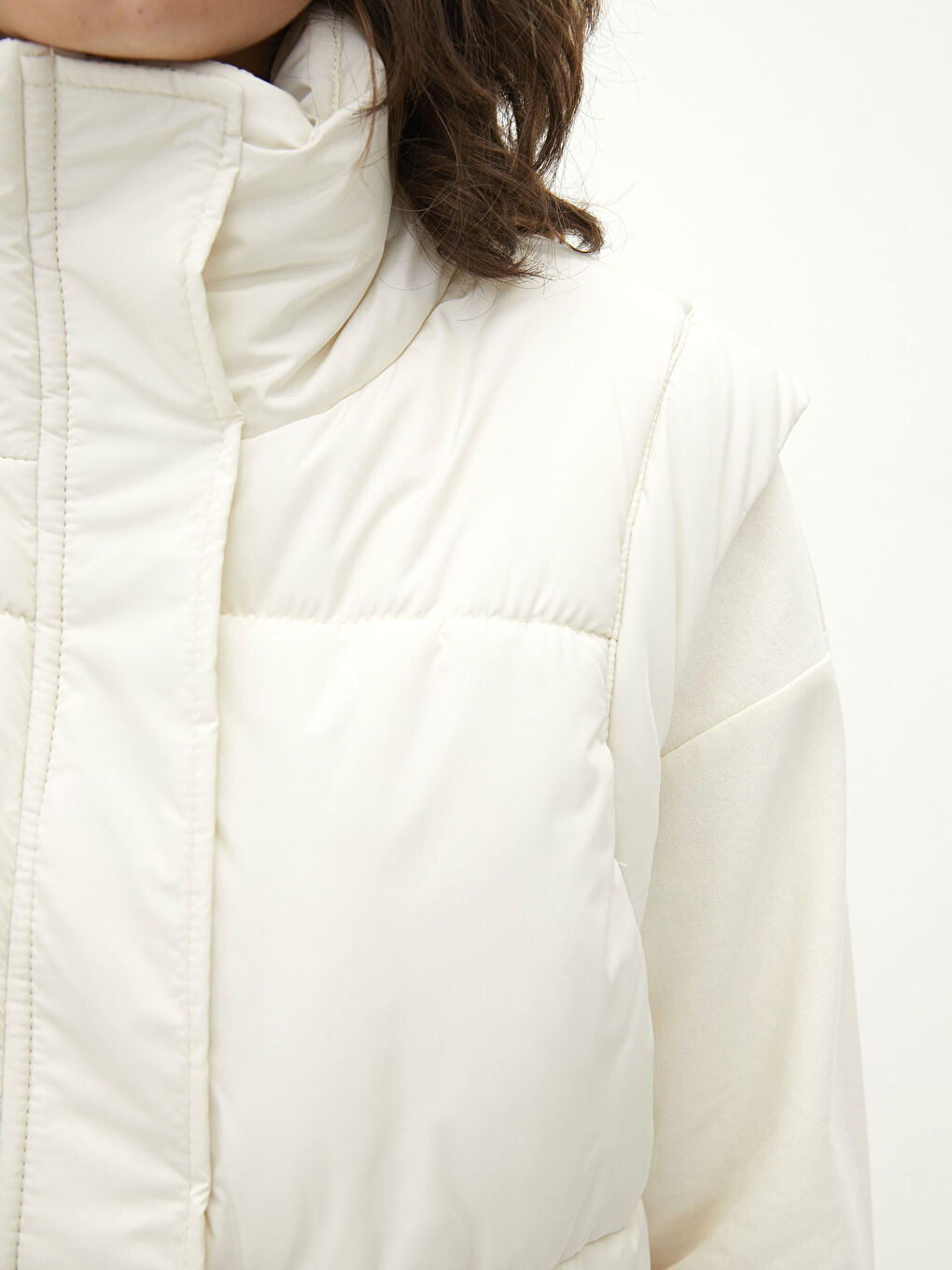 Ekru Dik Yaka Düz Cep Detaylı Kadın Şişme Yelek-3