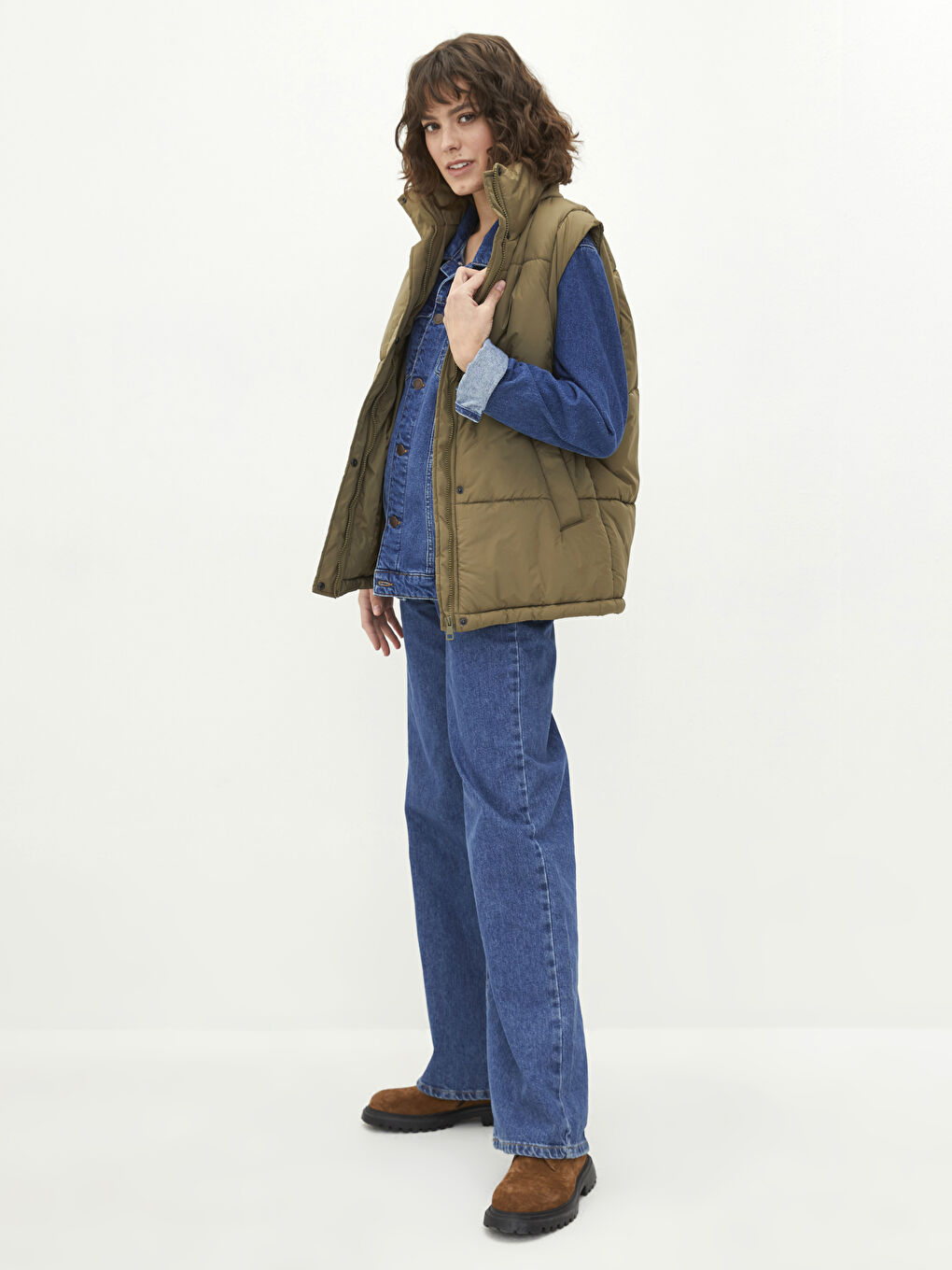 Haki Dik Yaka Düz Cep Detaylı Kadın Şişme Yelek-2