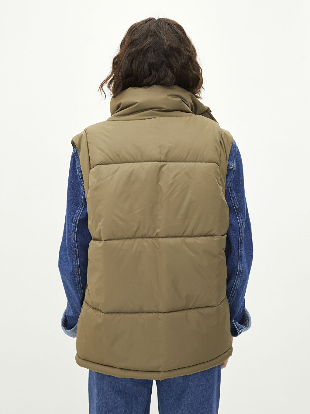 Haki Dik Yaka Düz Cep Detaylı Kadın Şişme Yelek-4