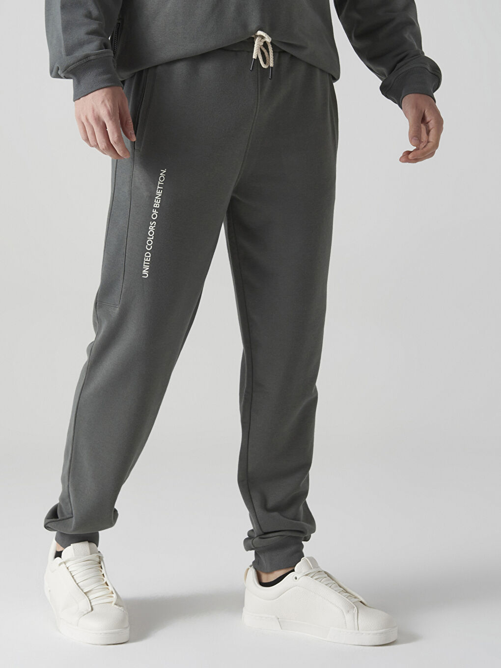 Gri Beli Lastikli Baskılı Erkek Jogger Eşofman Altı-2