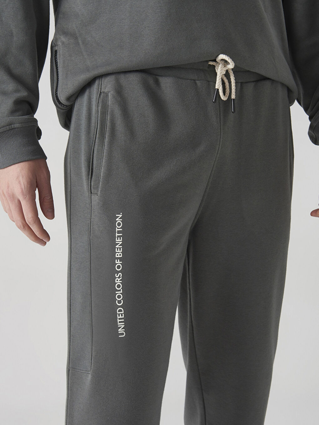 Gri Beli Lastikli Baskılı Erkek Jogger Eşofman Altı-3