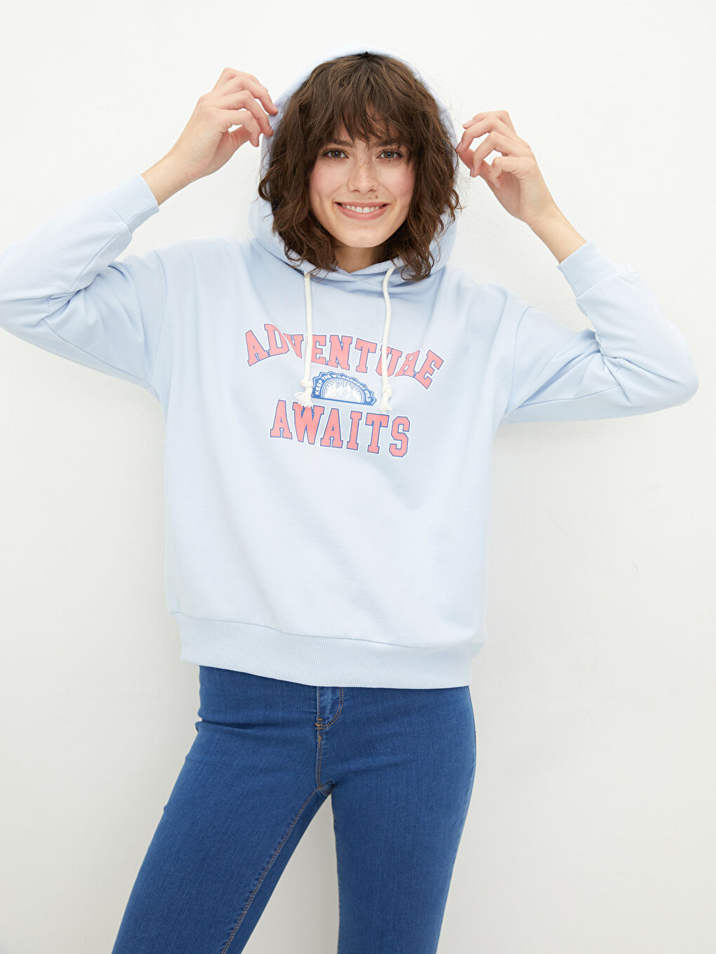 Mavi Kapüşonlu Baskılı Uzun Kollu Kadın Sweatshirt