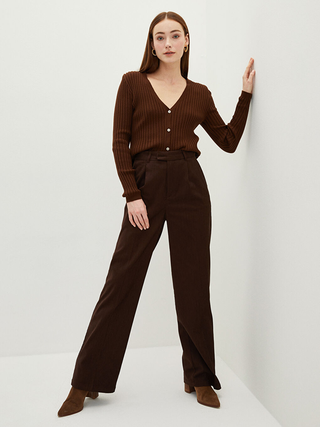 Kahverengi Rahat Kalıp Düz Cep Detaylı Geniş Paça Kadın Pantolon-2