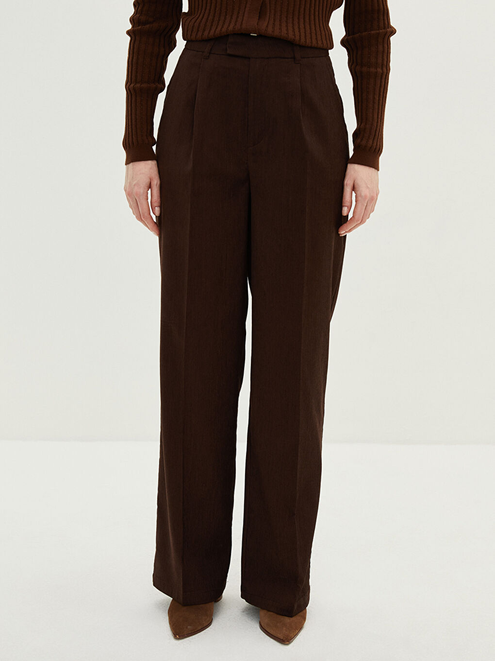 Kahverengi Rahat Kalıp Düz Cep Detaylı Geniş Paça Kadın Pantolon-3