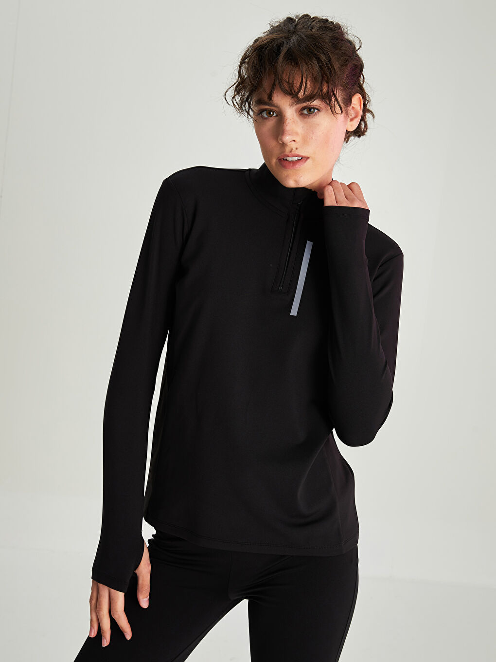 Siyah Dik Yaka Baskılı Uzun Kollu Kadın Outdoor Tişört-1