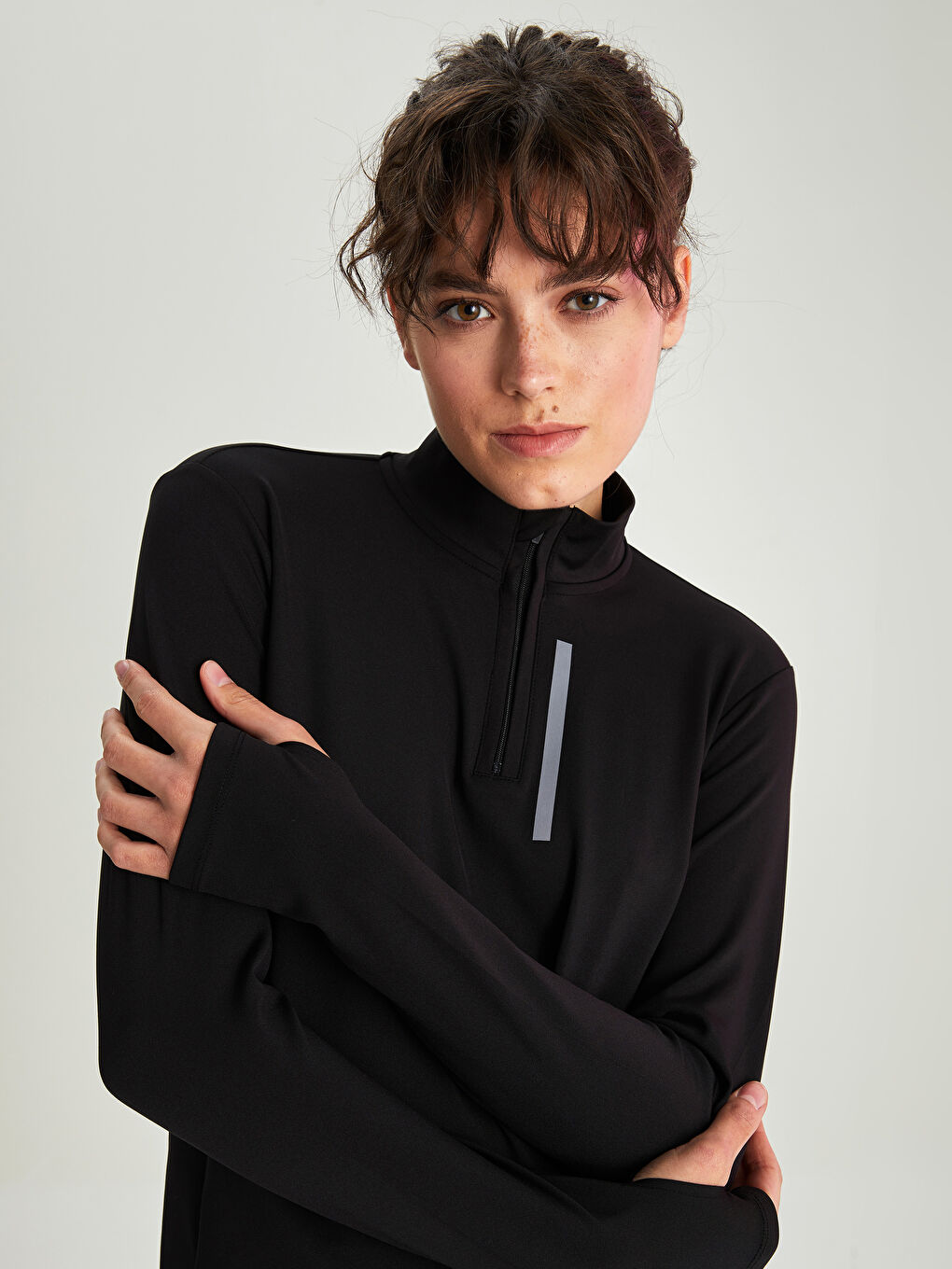 Siyah Dik Yaka Baskılı Uzun Kollu Kadın Outdoor Tişört-2