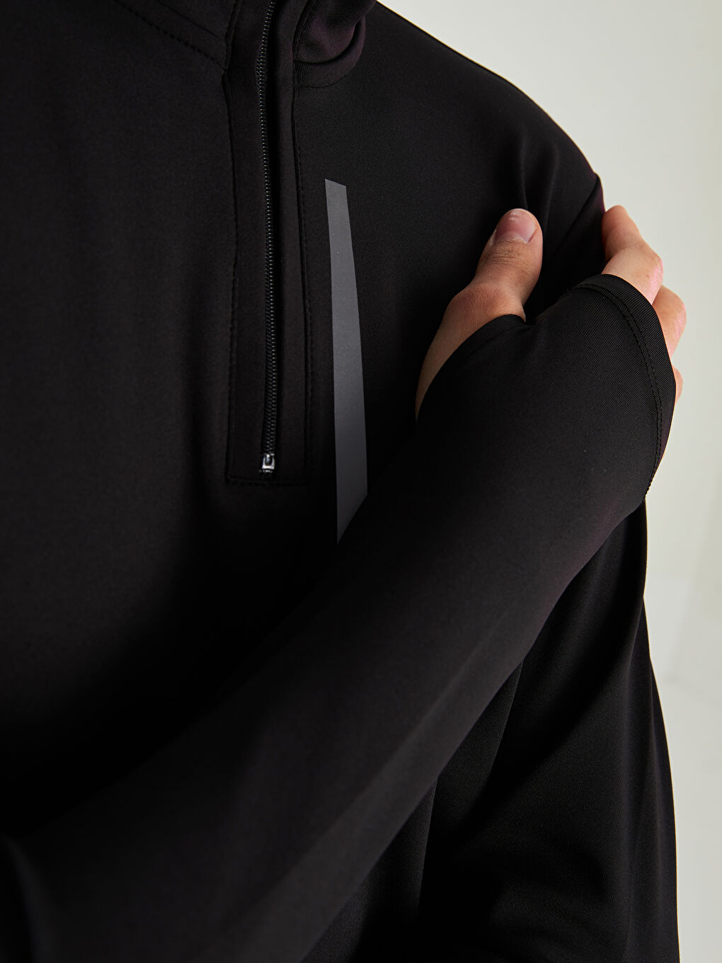 Siyah Dik Yaka Baskılı Uzun Kollu Kadın Outdoor Tişört-3