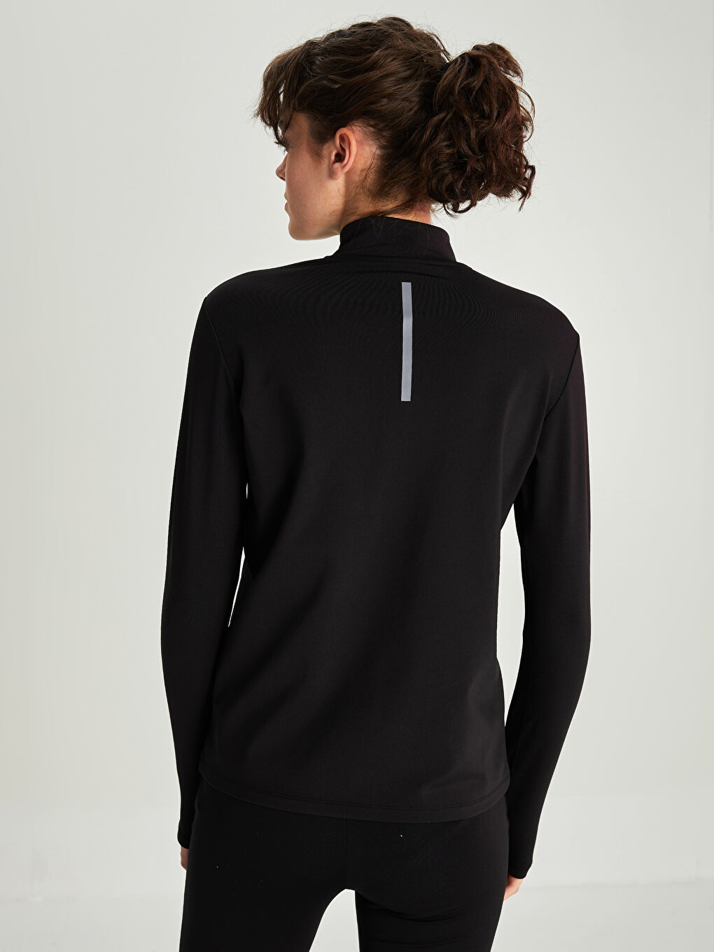 Siyah Dik Yaka Baskılı Uzun Kollu Kadın Outdoor Tişört-4