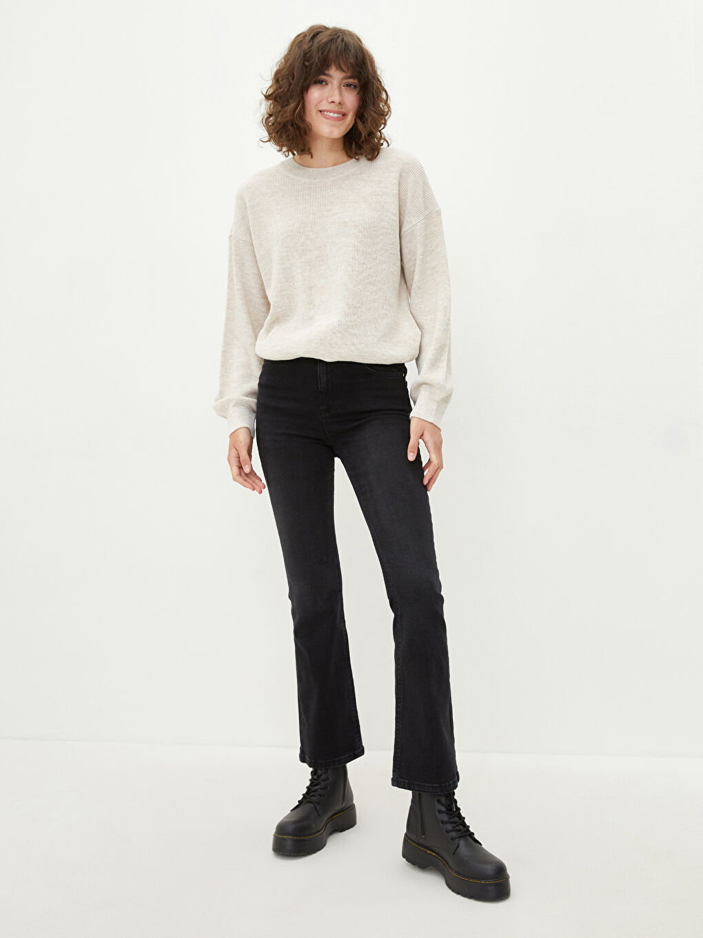 LCW Jeans جینزی كه‌مه‌ر بەرز مەریخ فڵێر بۆ ژنان -W1L185Z8-327