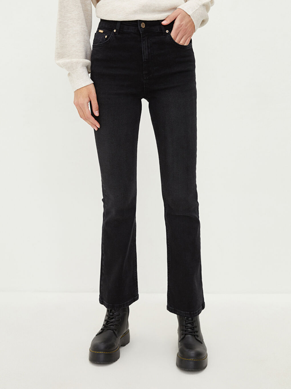 LCW Jeans جینزی كه‌مه‌ر بەرز مەریخ فڵێر بۆ ژنان -W1L185Z8-327