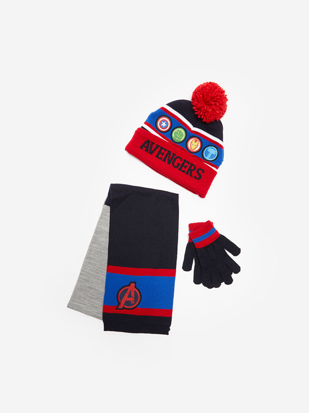 LCW ACCESSORIES Лицензиран комплект плетиво Avengers - момчешка шапка, шал и ръкавици, 3 части -W1L205Z4-M0T