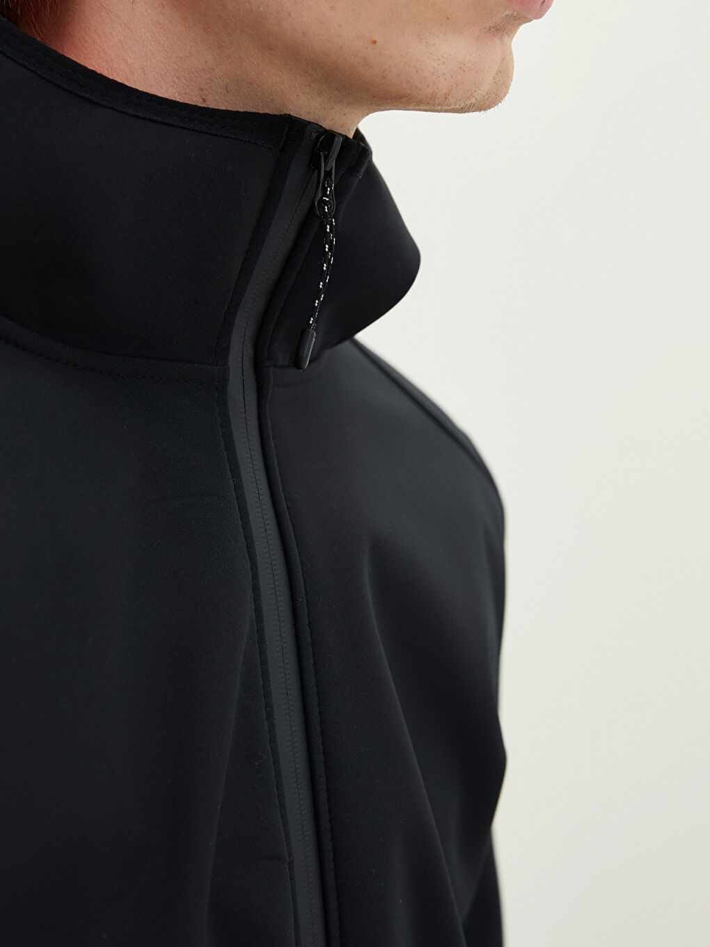 Siyah Standart Kalıp Kapüşonlu Erkek Yağmurluk-3