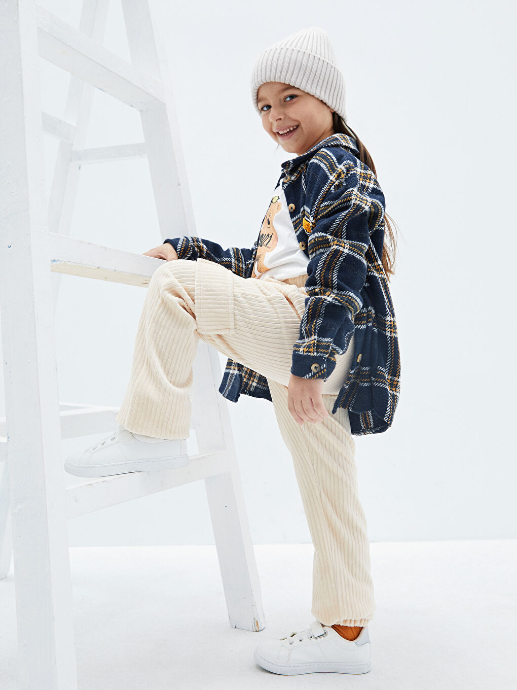LCW Kids Elastic Waist Self Patterned Girl Velvet Jogger Sweatpants -W1L272Z4-LXE