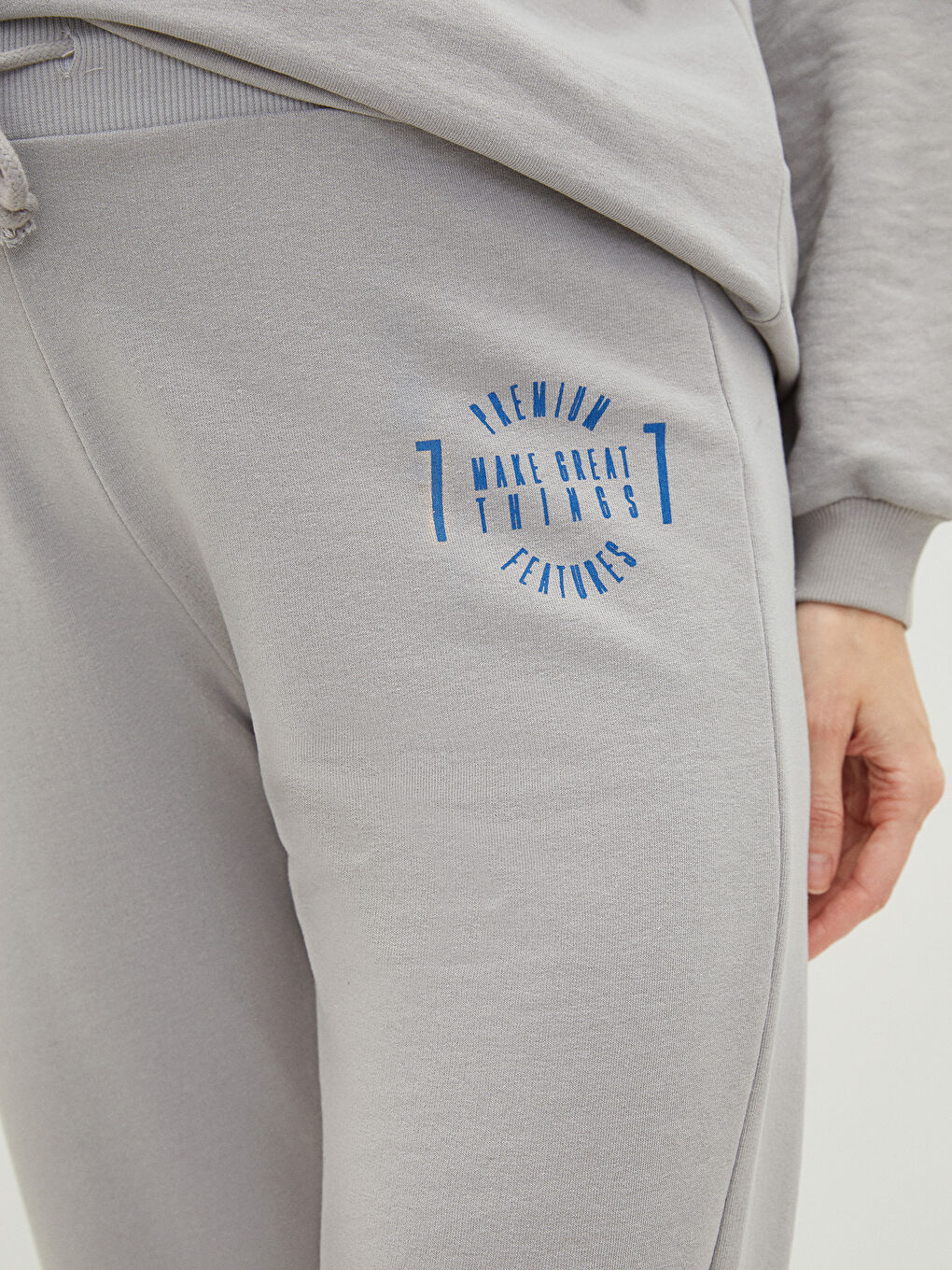 LCWAIKIKI Maternity Elastic Waist Printed Maternity Jogger Sweatpants -W1L278Z8-R10