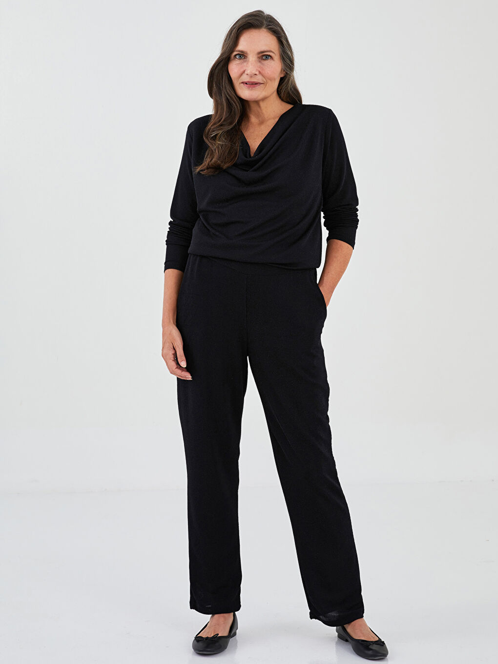 Siyah Beli Lastikli Parlak Görünümlü Cep Detaylı Kadın Pantolon-1