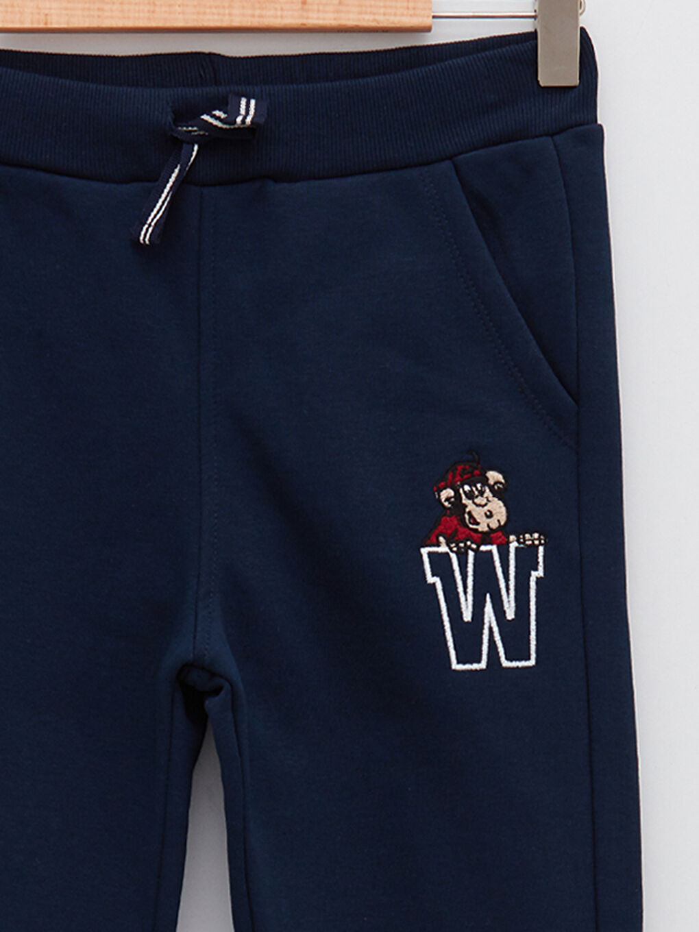 LCW Kids Pantalon de survêtement jogger pour garçons imprimé singe nostalgique à taille élastiquée -W1L400Z4-DWP