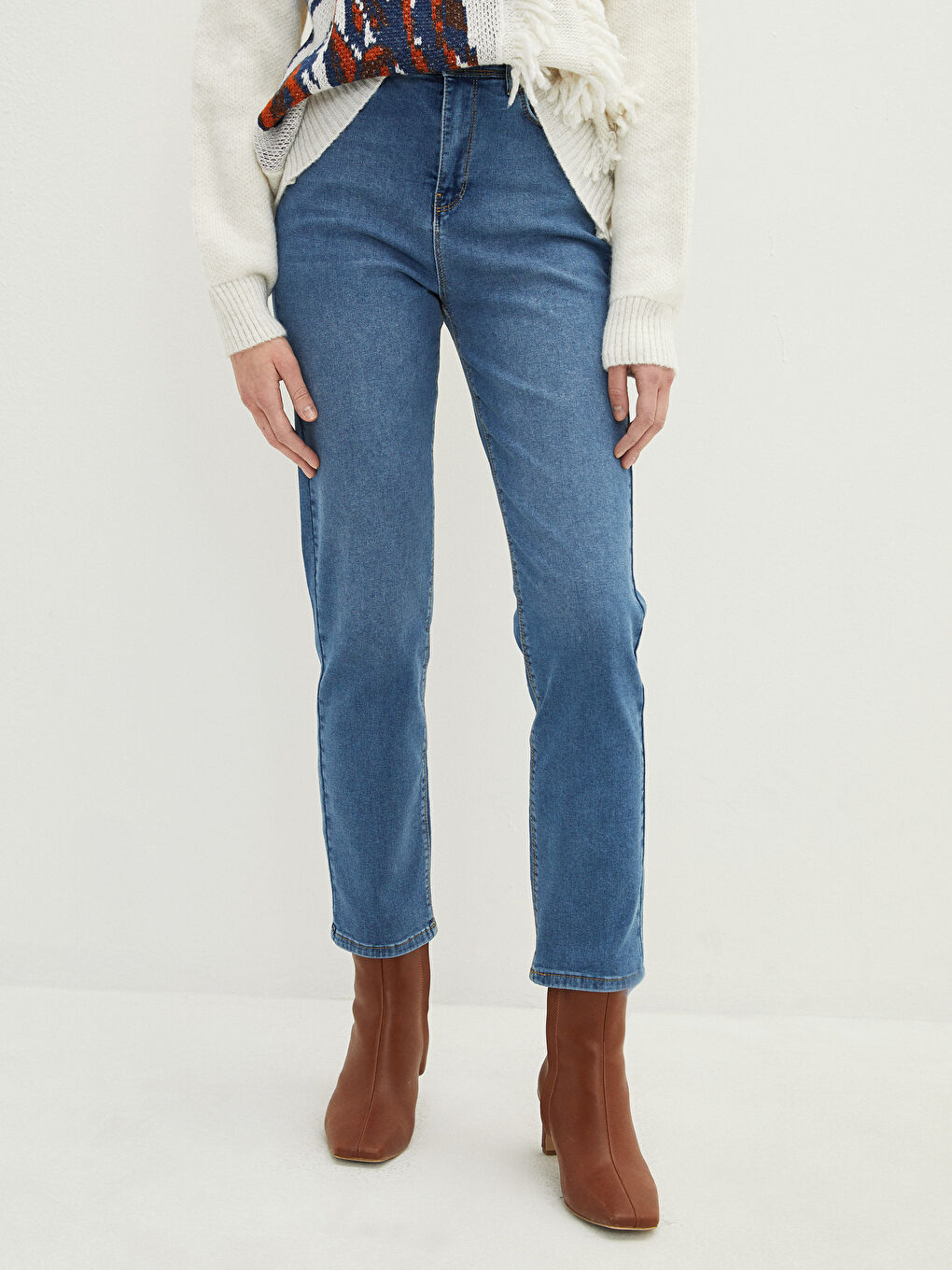 جينز نسائي سليم فيت بتفاصيل الجيوب-2