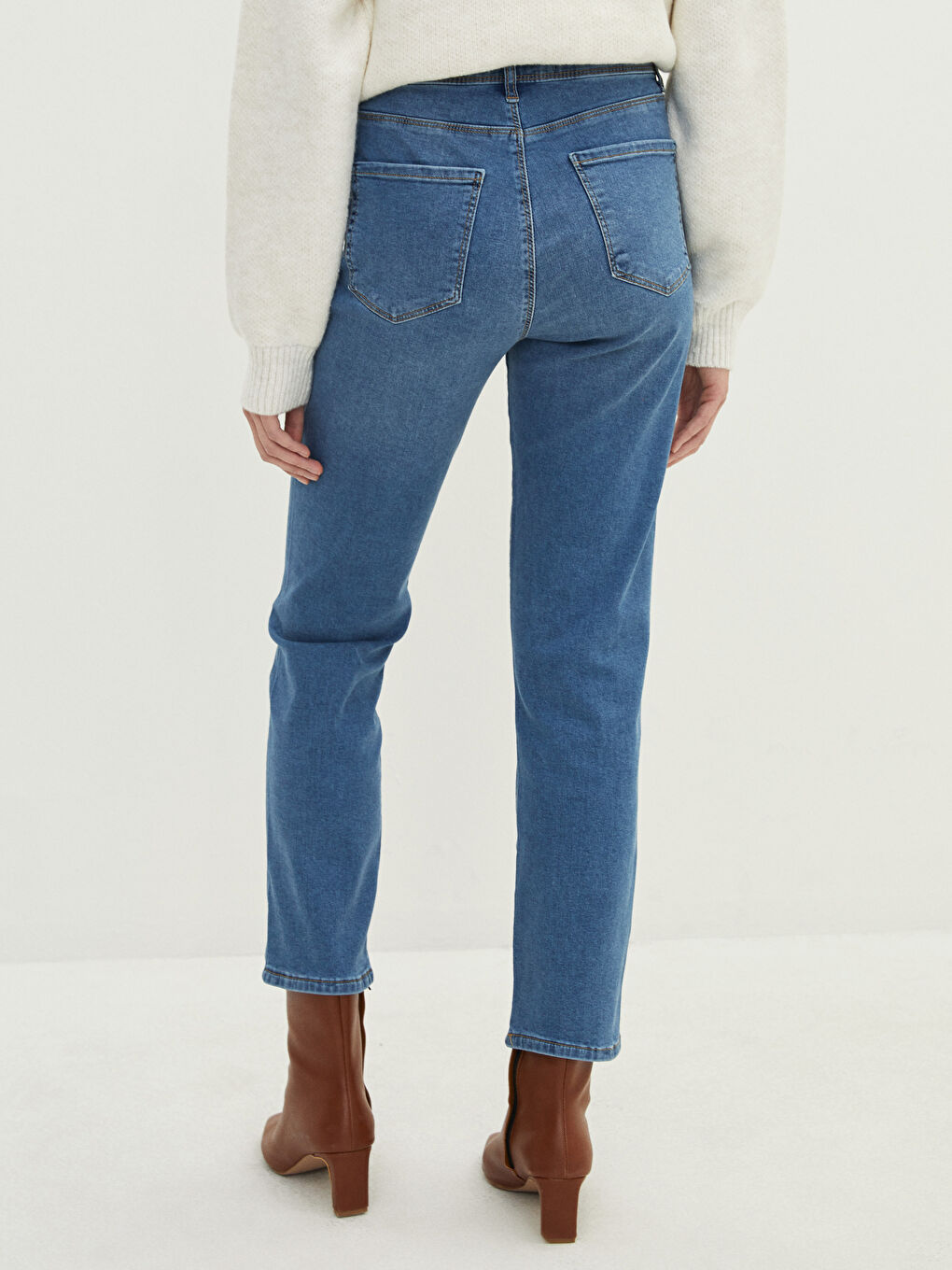 جينز نسائي سليم فيت بتفاصيل الجيوب-3