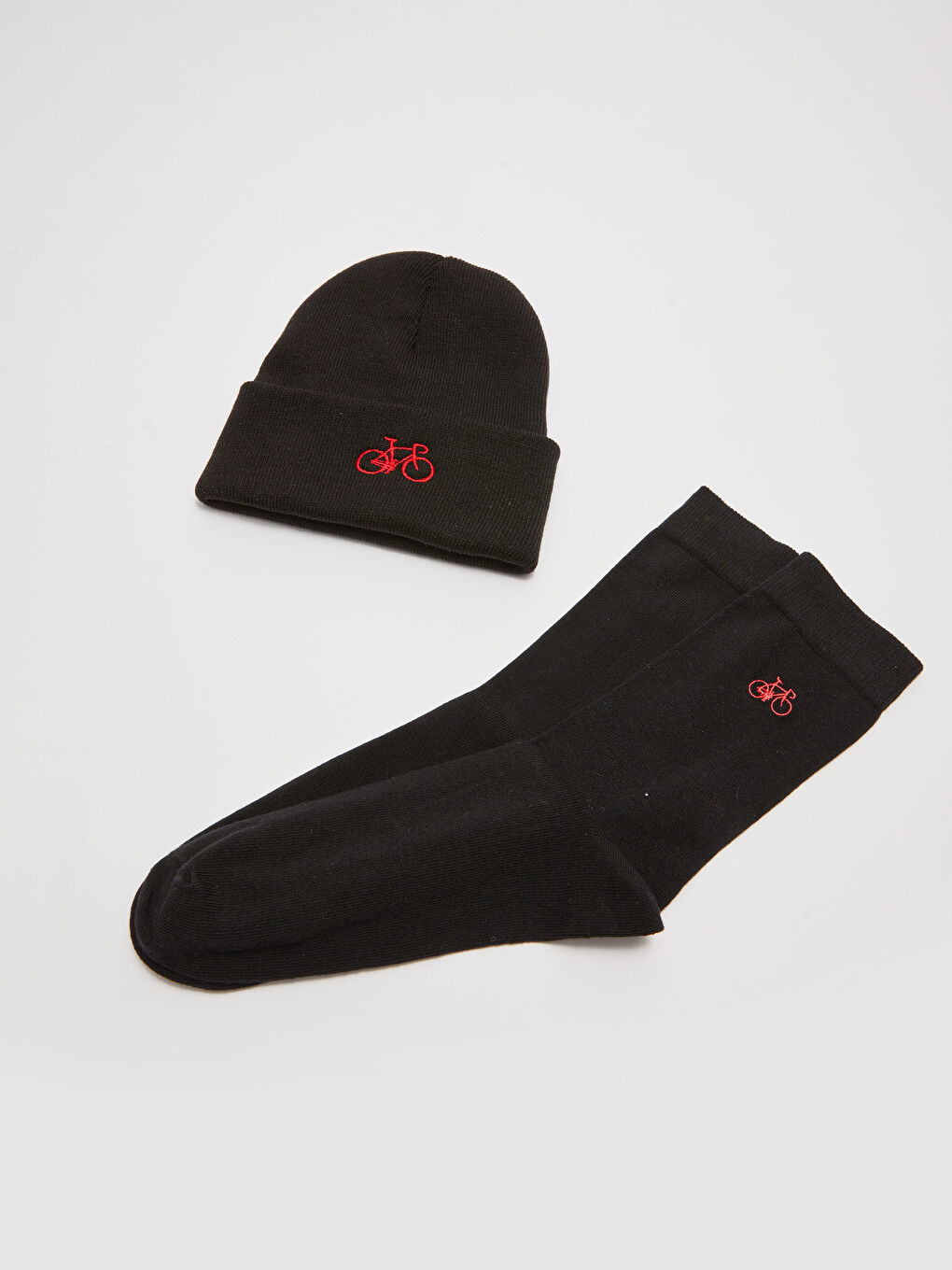 Siyah Kutulu Nakışlı Erkek Triko Bere ve Çorap-1