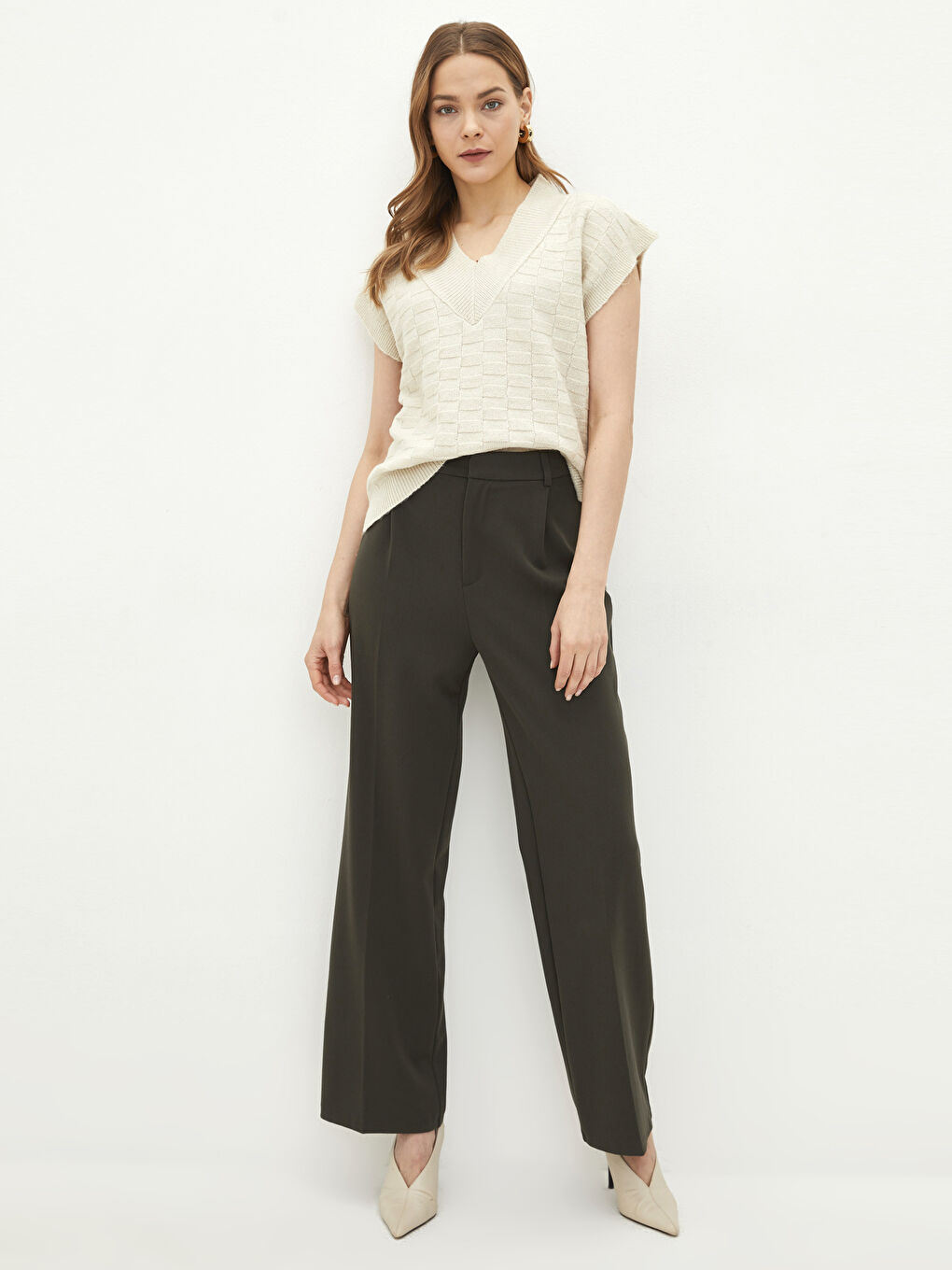 Ekru V Yaka Kendinden Desenli Kadın Triko Süveter-3