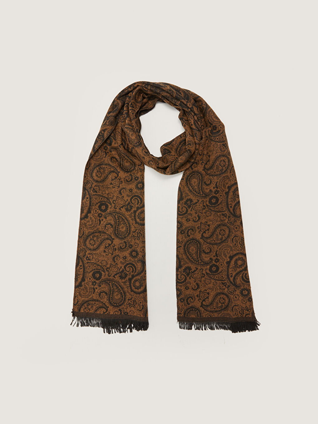 وشاح للرجال بنقشة مزخرفة ومزين بالشرابات-1