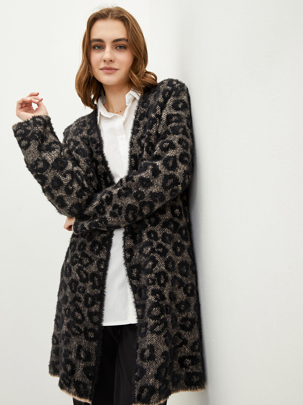 Bej Şal Yaka Desenli Uzun Kollu Kadın Triko Hırka