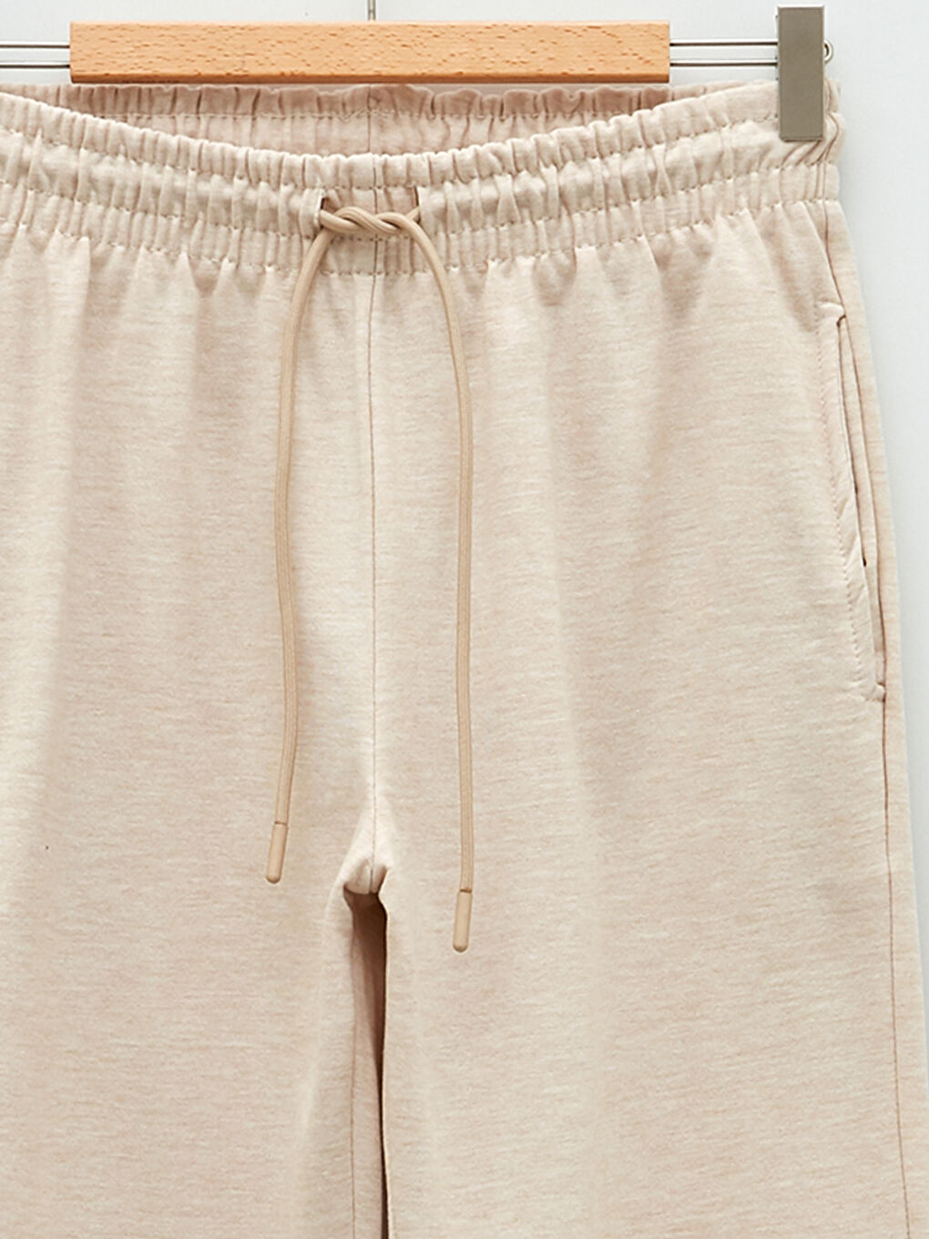 Ženske Jogger Pantalone sa Elastičnim Strukem, Regularnog Kroja i Detaljima Džepova-8