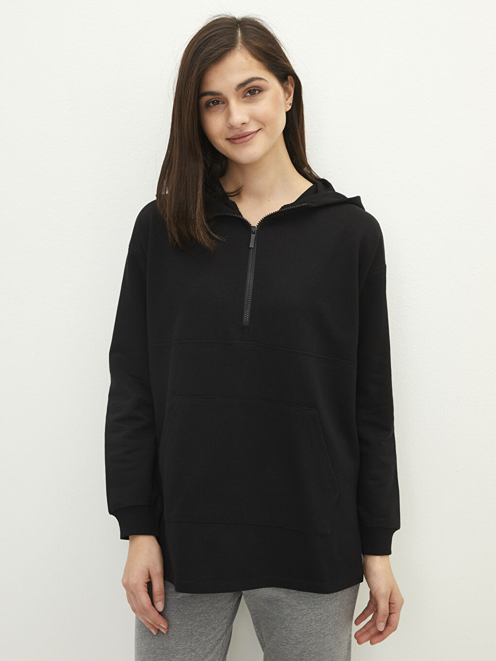 Siyah Kapüşonlu Düz Uzun Kollu Oversize Kadın Sweatshirt-1