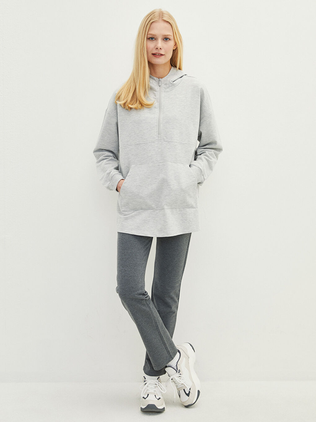 LCWAIKIKI Basic Açık Gri Kapüşonlu Düz Uzun Kollu Oversize Kadın Sweatshirt - 3