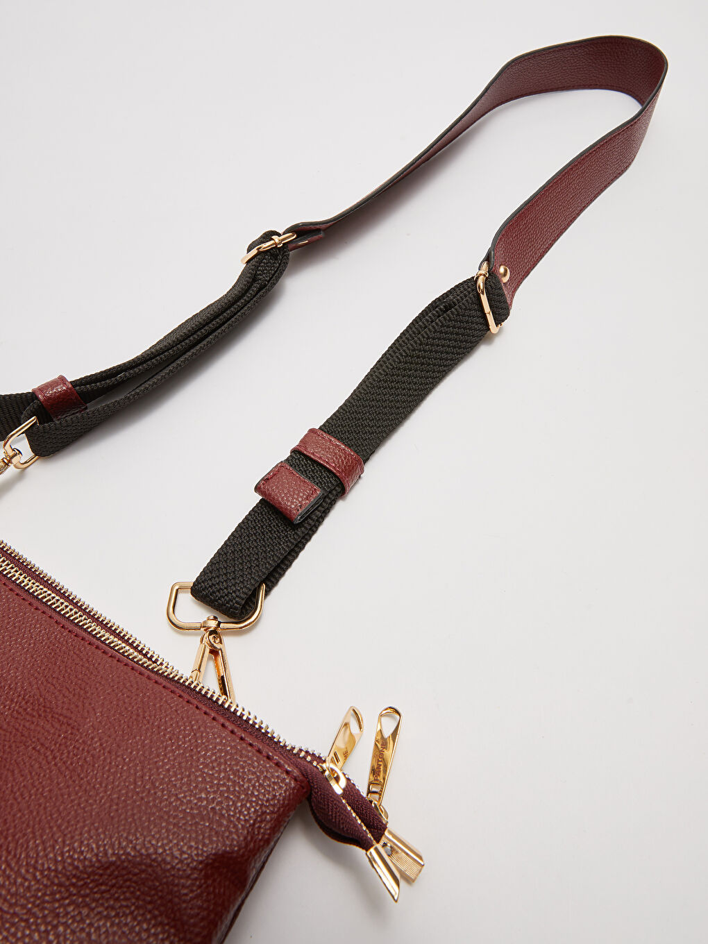 Bordo Ayarlanabilir Askılı Kadın Kol Çantası-5