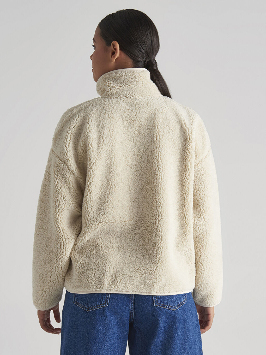 Ekru Dik Yaka Düz Cep Detaylı Uzun Kollu Kadın Sweatshirt-7