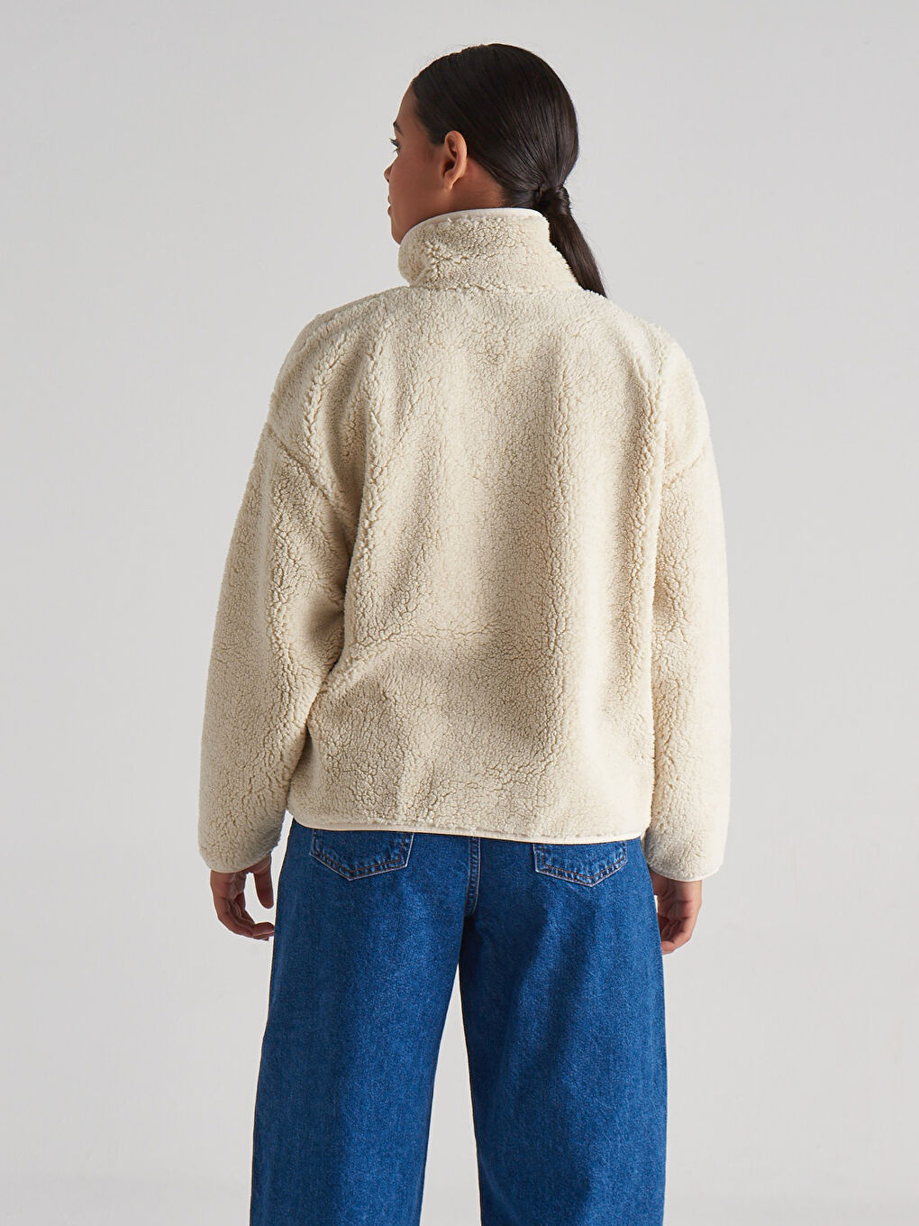 Ekru Dik Yaka Düz Cep Detaylı Uzun Kollu Kadın Sweatshirt-1