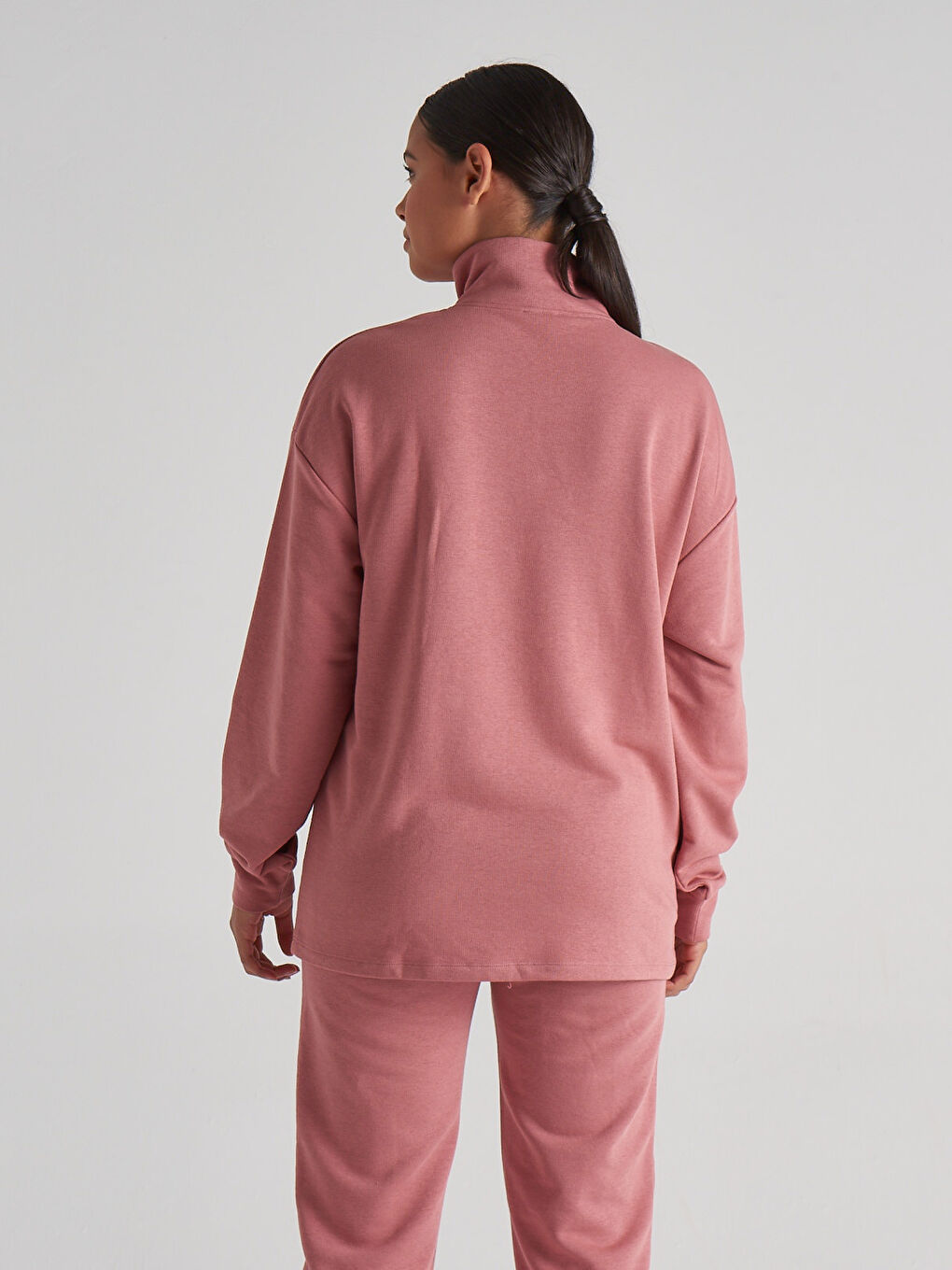 Pembe Dik Yaka Baskılı Uzun Kollu Kadın Sweatshirt-1