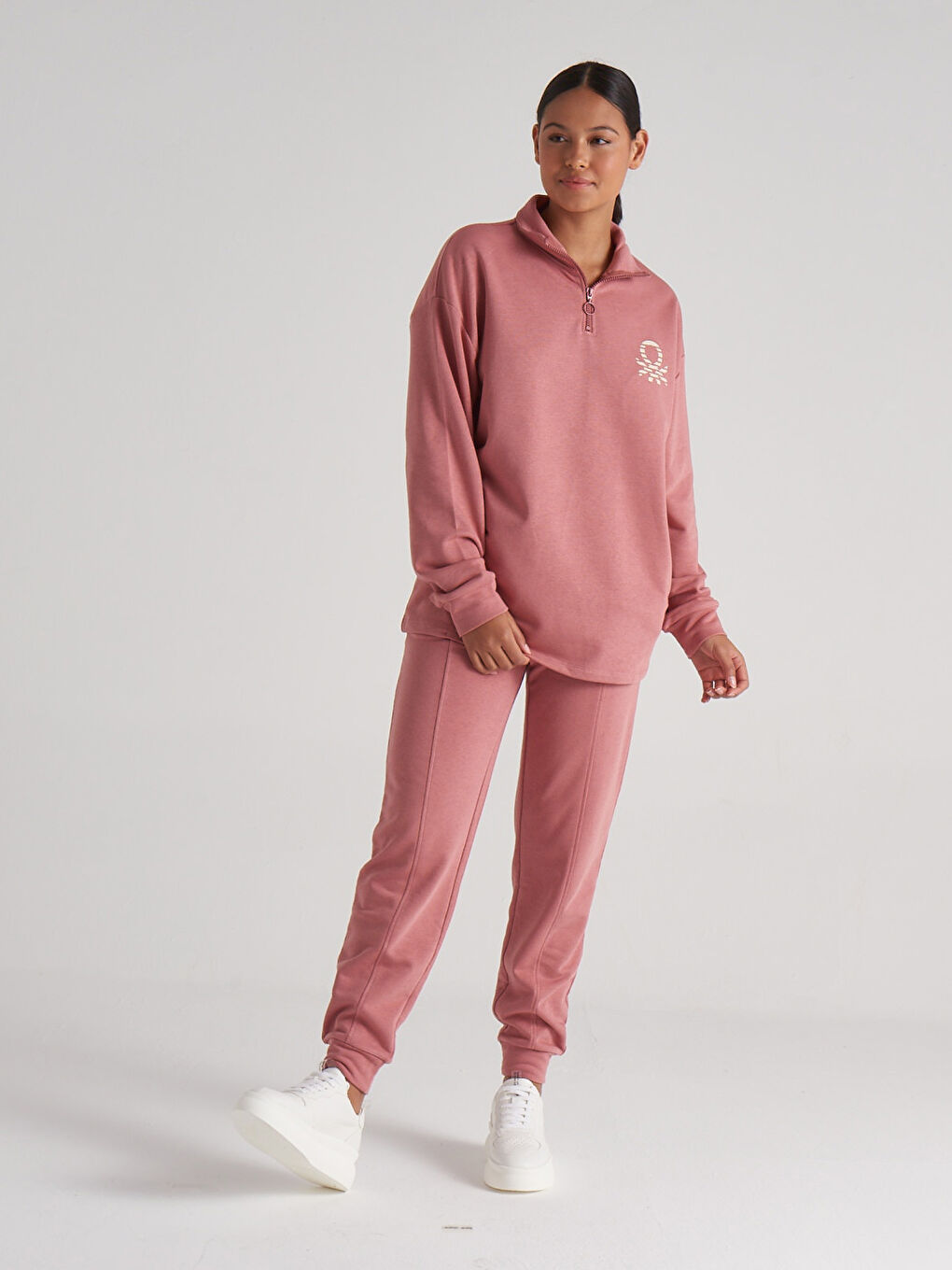 Pembe Dik Yaka Baskılı Uzun Kollu Kadın Sweatshirt-2