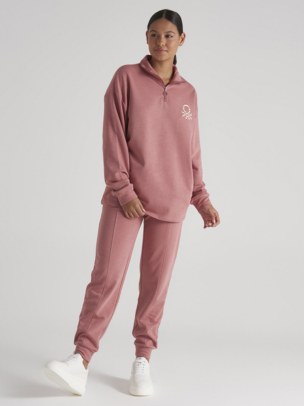 Pembe Dik Yaka Baskılı Uzun Kollu Kadın Sweatshirt