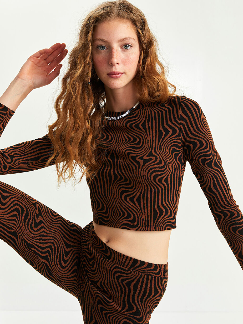 Bluză Crop cu Model, Guler Rotund, Mânecă Lungă pentru Femei