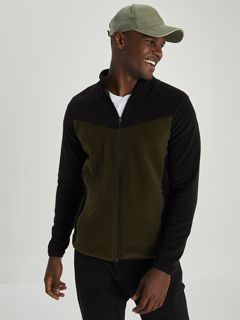 Siyah Standart Kalıp Dik Yaka Polar Erkek Spor Hırka