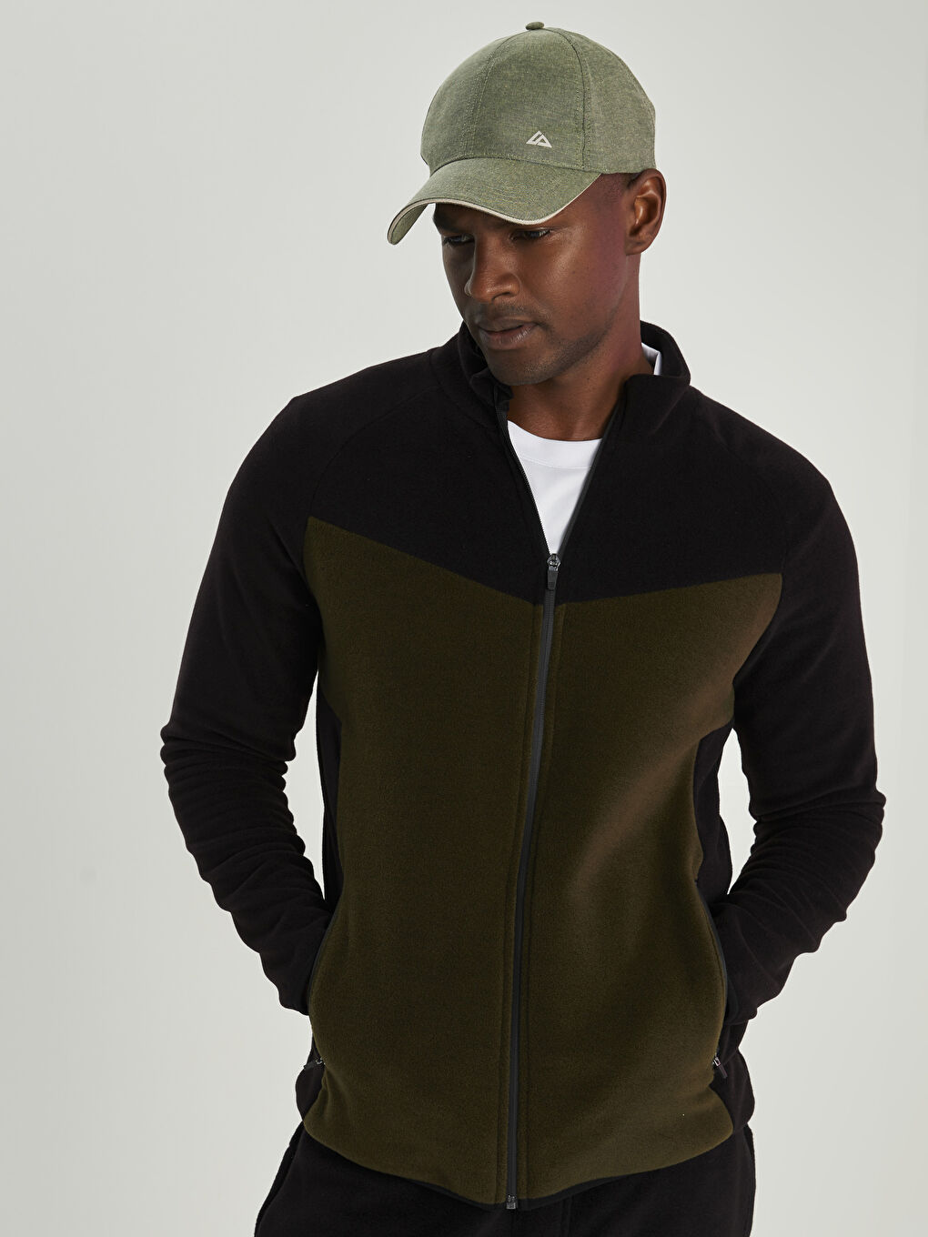 Siyah Standart Kalıp Dik Yaka Polar Erkek Spor Hırka-1