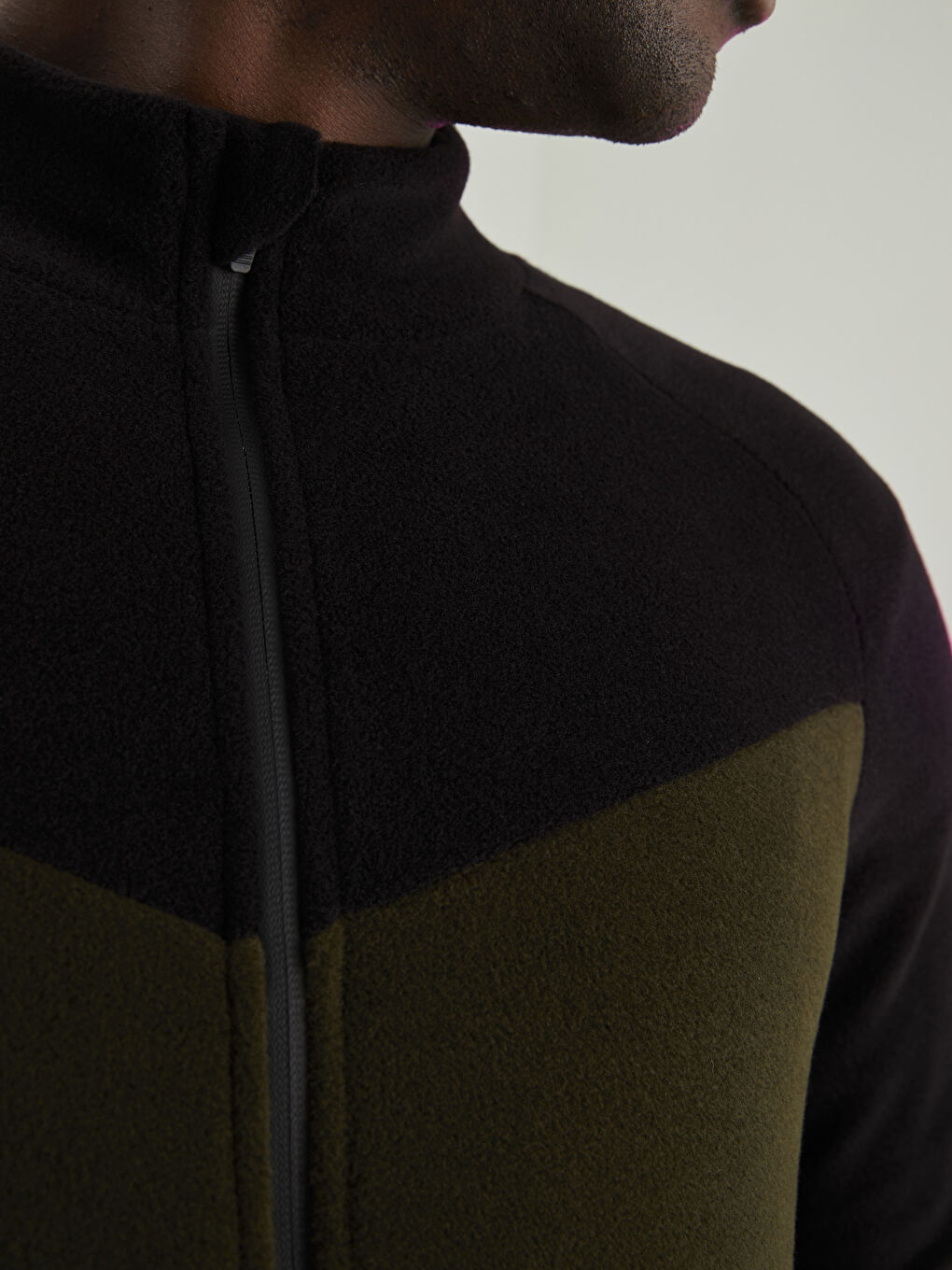 Siyah Standart Kalıp Dik Yaka Polar Erkek Spor Hırka-4